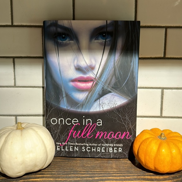 The Full Moon book series by Ellen Schreiber 3 pristine books for 1 low price! - Picture 3 of 10
